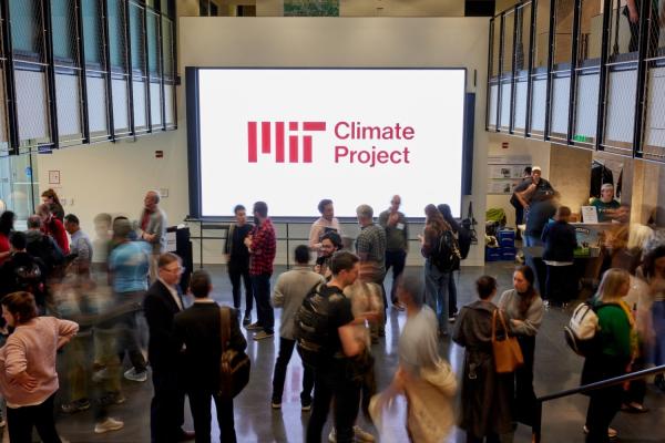 Hundreds of students, faculty, and staff turned out on Tuesday, May 6, for a community gathering hosted by Evelyn Wang, vice president for energy and climate, to learn about the Climate Project at MIT, make connections, and exchange ideas.