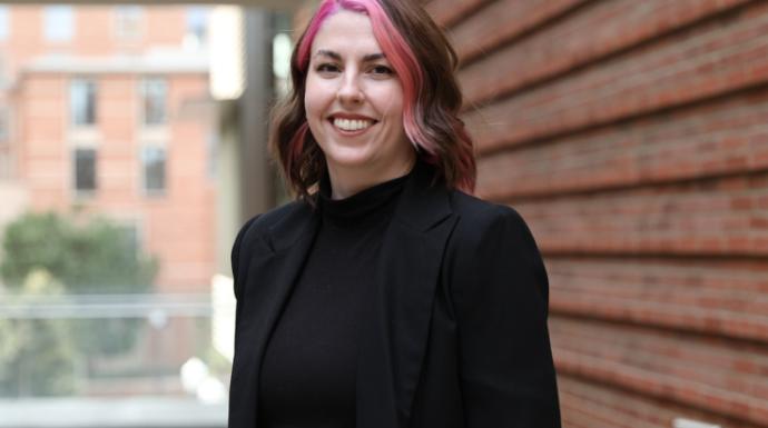 Controlling the direction of light emission in anisotropic perovskite nanoparticles using alignment, fusing, and surface interactions